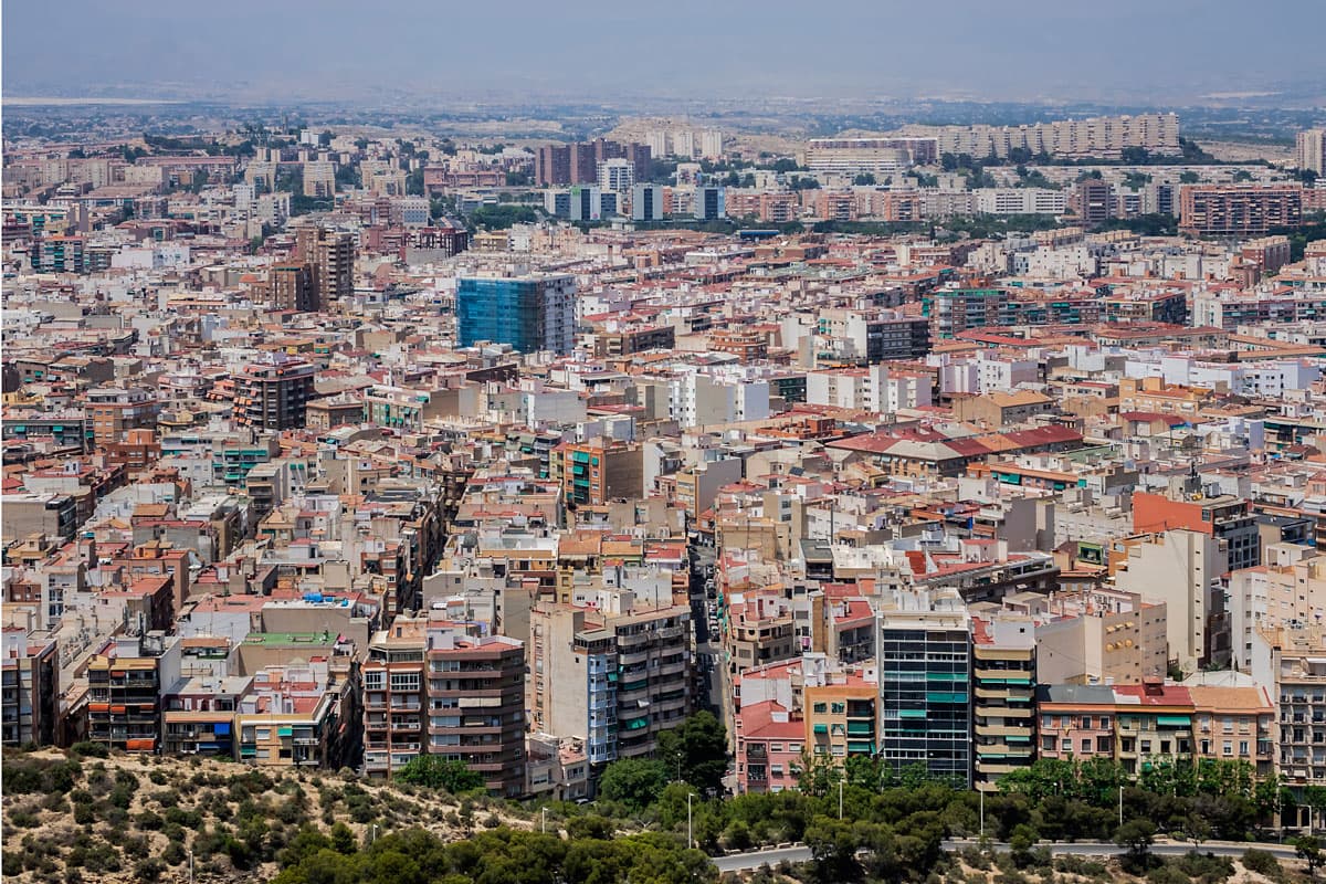 Desalojo de viviendas okupadas en Elche