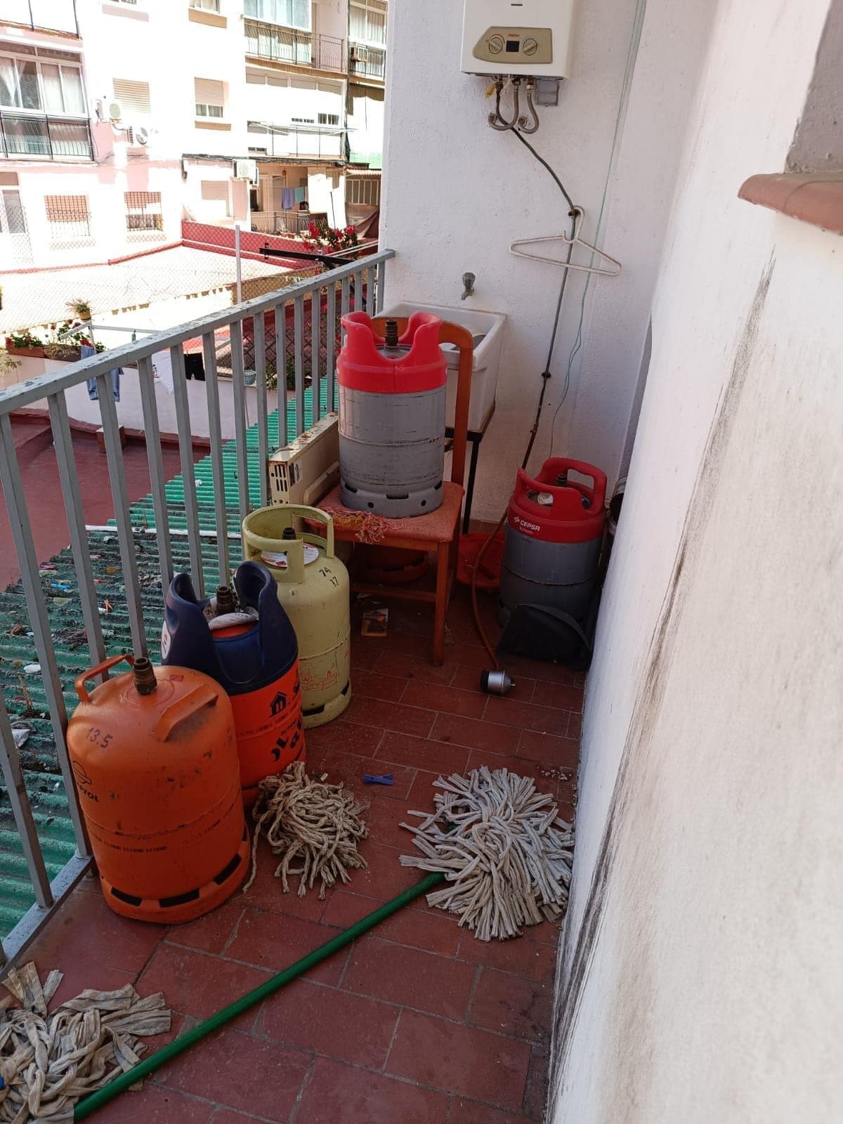 Inmueble recuperado en la ciudad de Badajoz Inquilinos morosos subarriendo de habitaciones - Imagen 3